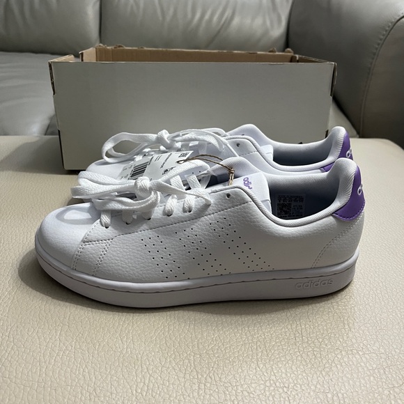 NWB - Adidas Advantage Women’s Sneaker HR0320 - EU 40/US 8 - Picture 3 of 11